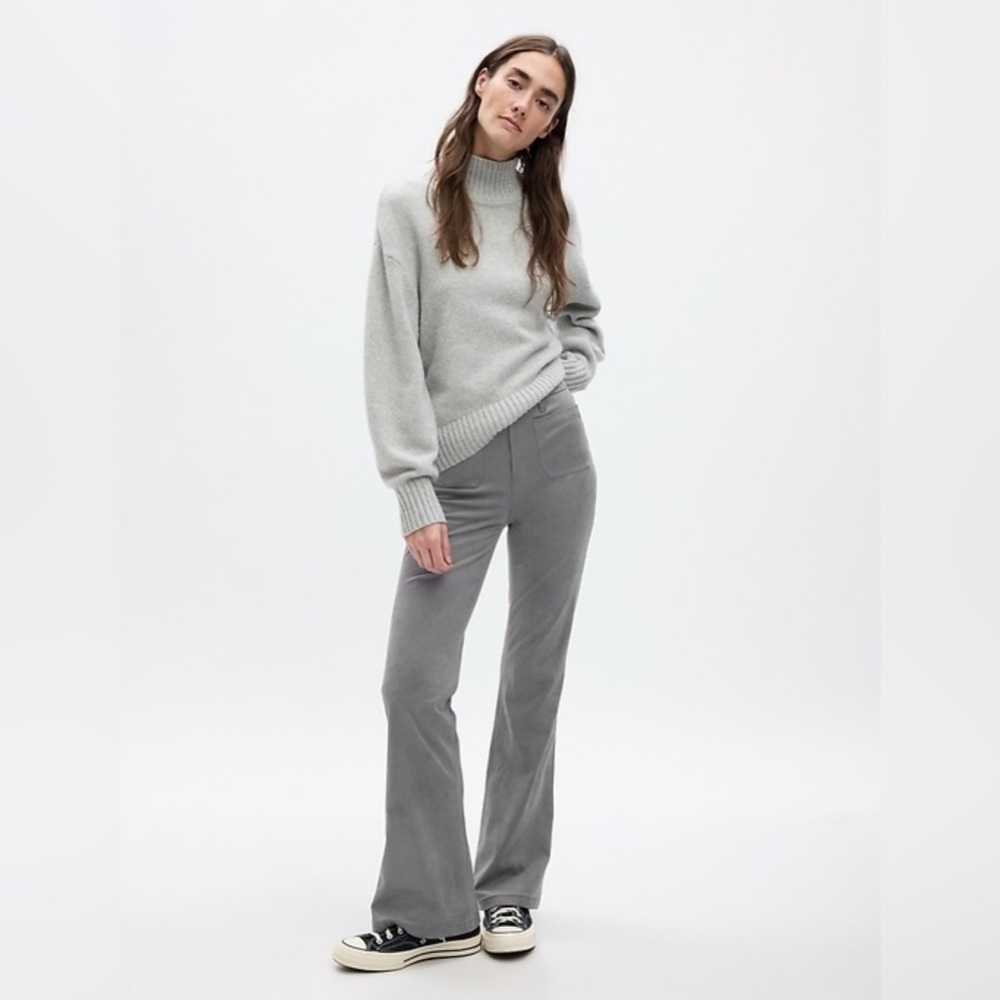 GAP Gray '70s Flare High Rise Pants.    Size-6R